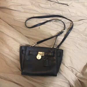 Black micheal kors crossbody mini bag